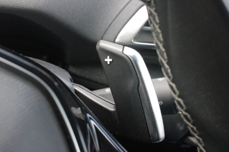 Peugeot 3008 1.2 130PK AUTOMAAT ALLURE | LEDEREN BEKLEDING | TREKHAAK | ELEKTRISCH BEDIENBARE BESTUUDERSSTOEL MET GEHEUGENFUNCTIE | ADAPTIVE CRUISE CONTROL | ELEKTRISCH BEDIENBARE ACHTERKLEP | APPLE CARPLAY/ANDROID AUTO | NAVIGATIE | STOELVERWARMING | ALL SEASON BANDEN | 19" LICHTMETALEN VELGEN | KEYLESS ENTRY/START | DODEHOEK DETECTIE | DRAADLOZE TELEFOONLADER |
