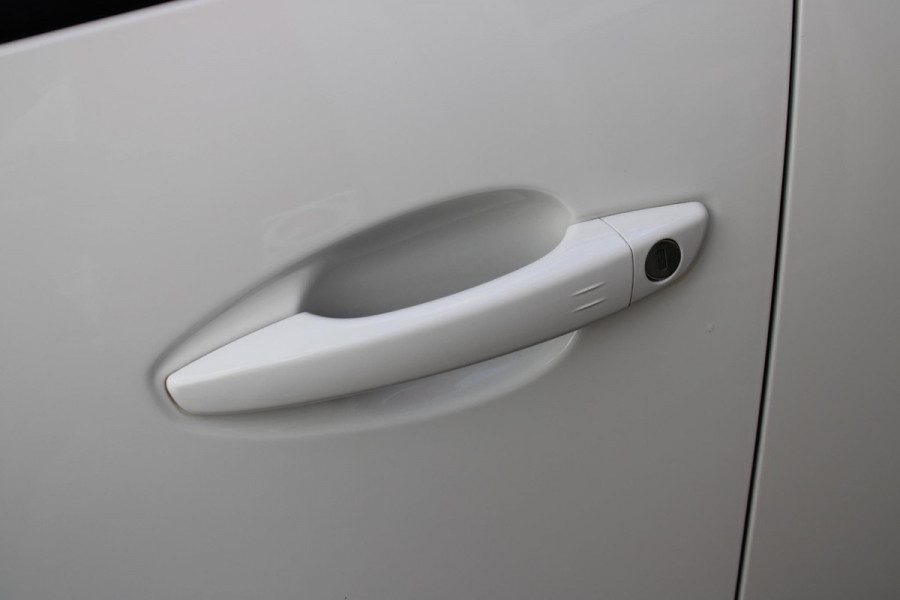 Peugeot 3008 1.2 130PK AUTOMAAT ALLURE | LEDEREN BEKLEDING | TREKHAAK | ELEKTRISCH BEDIENBARE BESTUUDERSSTOEL MET GEHEUGENFUNCTIE | ADAPTIVE CRUISE CONTROL | ELEKTRISCH BEDIENBARE ACHTERKLEP | APPLE CARPLAY/ANDROID AUTO | NAVIGATIE | STOELVERWARMING | ALL SEASON BANDEN | 19" LICHTMETALEN VELGEN | KEYLESS ENTRY/START | DODEHOEK DETECTIE | DRAADLOZE TELEFOONLADER |