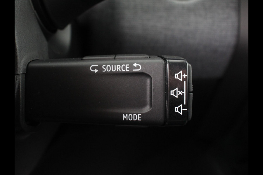 Mitsubishi Colt 1.6 HEV Automaat Intense DEMO ! Apple Carplay/Android Auto Camera Climate Control Cruise Control Lichtmetalen velgen Digitale Cockpit