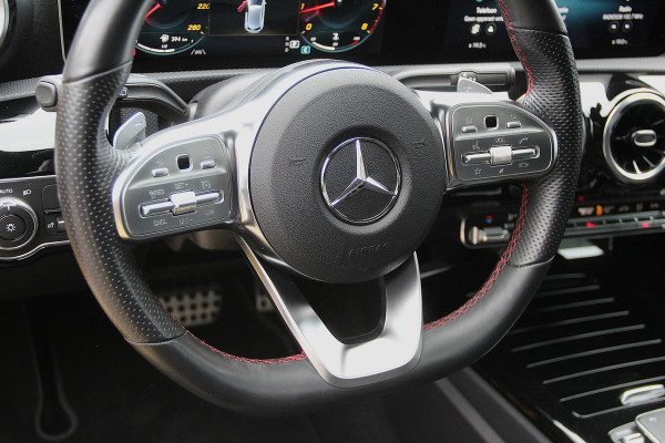 Mercedes-Benz A-Klasse 180 Business | NL Auto | AMG | Pano-Dak | Camera | ECC | Cruise | Leder | PDC | Navi | Keyless-Go | DAB