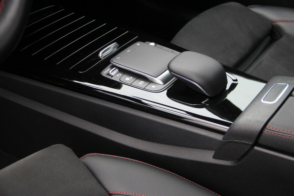 Mercedes-Benz A-Klasse 180 Business | NL Auto | AMG | Pano-Dak | Camera | ECC | Cruise | Leder | PDC | Navi | Keyless-Go | DAB