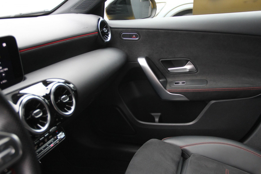 Mercedes-Benz A-Klasse 180 Business | NL Auto | AMG | Pano-Dak | Camera | ECC | Cruise | Leder | PDC | Navi | Keyless-Go | DAB