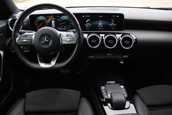 Mercedes-Benz A-Klasse 180 Business | NL Auto | AMG | Pano-Dak | Camera | ECC | Cruise | Leder | PDC | Navi | Keyless-Go | DAB