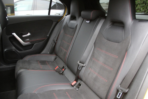 Mercedes-Benz A-Klasse 180 Business | NL Auto | AMG | Pano-Dak | Camera | ECC | Cruise | Leder | PDC | Navi | Keyless-Go | DAB