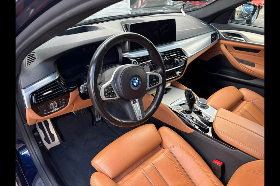 BMW 5 Serie Touring 530e xDrive Business Edition Plus M Sport | Panoramadak | Stoelverwarming | Stuurverwarming | M Sport Remmen | Keyless | Elektrische Stoelen | Ambiance Verlichting | Laser LED | Adaptive Cruise Control | Driving Assistant Professiona