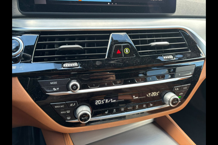 BMW 5 Serie Touring 530e xDrive Business Edition Plus M Sport | Panoramadak | Stoelverwarming | Stuurverwarming | M Sport Remmen | Keyless | Elektrische Stoelen | Ambiance Verlichting | Laser LED | Adaptive Cruise Control | Driving Assistant Professiona