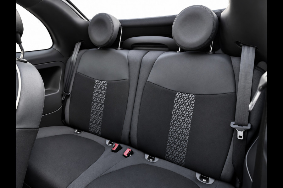 Fiat 500C 0.9 TwinAir Cabrio | PDC | Bluetooth | Cruise control | Apple Carplay | Achterspoiler