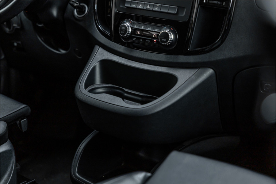 Mercedes-Benz Vito 124 CDI 237 PK DC Lang | Airmatic | Distronic | LED | Trekhaak | Lederen bekleding | L+R Schuifdeur | Dubbel cabine | Dodehoek | Camera | Navigatie | DAB | Dealer onderhouden | 24 maanden garantie