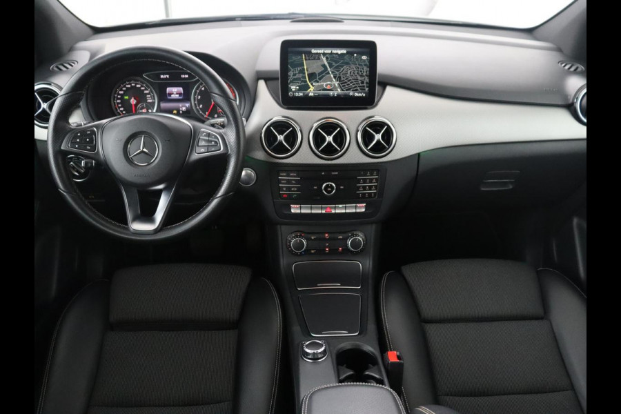 Mercedes-Benz B-klasse 200 Prestige | Panoramadak | Half leder | Stoelverwarming | Cruise control | Navigatie | Bluetooth | Climate control | Park assist | Full LED | 17" velgen