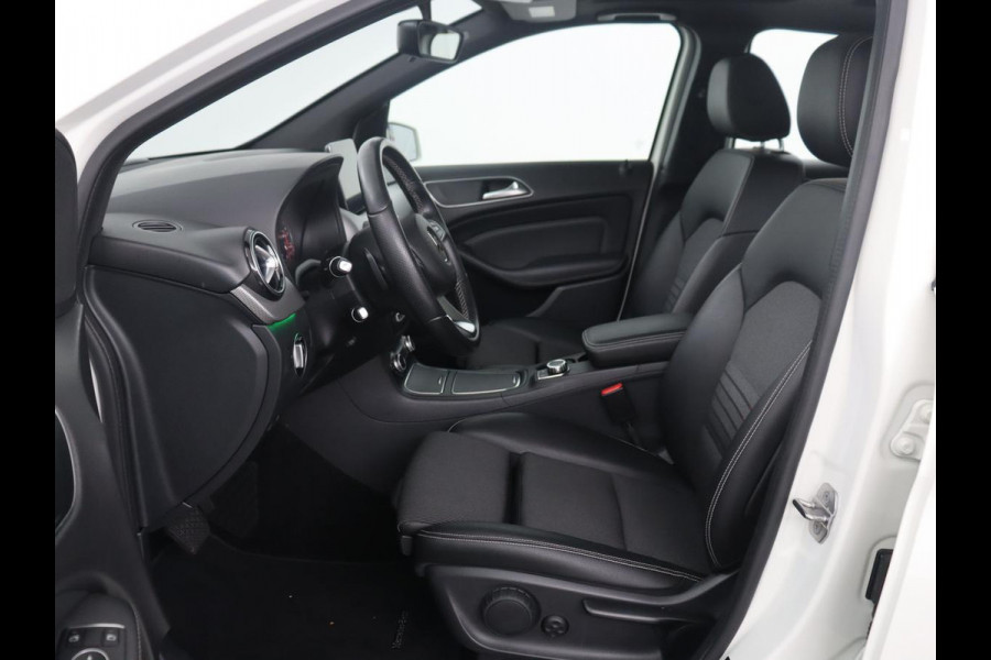 Mercedes-Benz B-klasse 200 Prestige | Panoramadak | Half leder | Stoelverwarming | Cruise control | Navigatie | Bluetooth | Climate control | Park assist | Full LED | 17" velgen