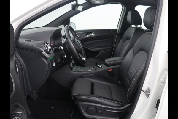 Mercedes-Benz B-klasse 200 Prestige | Panoramadak | Half leder | Stoelverwarming | Cruise control | Navigatie | Bluetooth | Climate control | Park assist | Full LED | 17" velgen