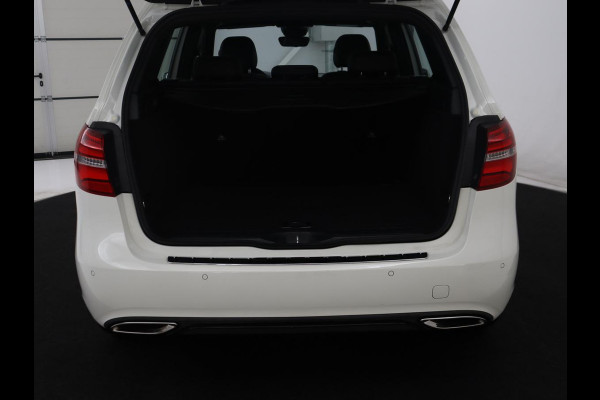 Mercedes-Benz B-klasse 200 Prestige | Panoramadak | Half leder | Stoelverwarming | Cruise control | Navigatie | Bluetooth | Climate control | Park assist | Full LED | 17" velgen