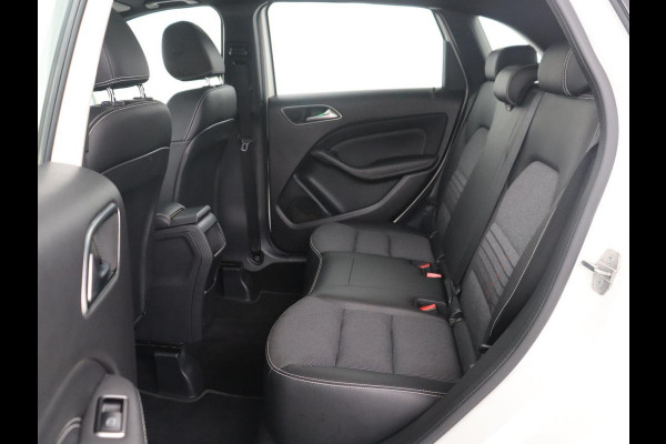 Mercedes-Benz B-klasse 200 Prestige | Panoramadak | Half leder | Stoelverwarming | Cruise control | Navigatie | Bluetooth | Climate control | Park assist | Full LED | 17" velgen