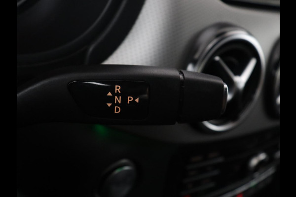 Mercedes-Benz B-klasse 200 Prestige | Panoramadak | Half leder | Stoelverwarming | Cruise control | Navigatie | Bluetooth | Climate control | Park assist | Full LED | 17" velgen