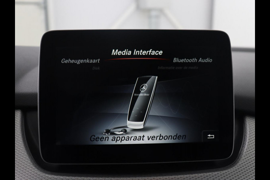 Mercedes-Benz B-klasse 200 Prestige | Panoramadak | Half leder | Stoelverwarming | Cruise control | Navigatie | Bluetooth | Climate control | Park assist | Full LED | 17" velgen