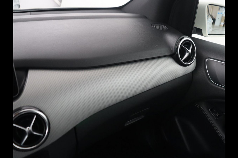 Mercedes-Benz B-klasse 200 Prestige | Panoramadak | Half leder | Stoelverwarming | Cruise control | Navigatie | Bluetooth | Climate control | Park assist | Full LED | 17" velgen