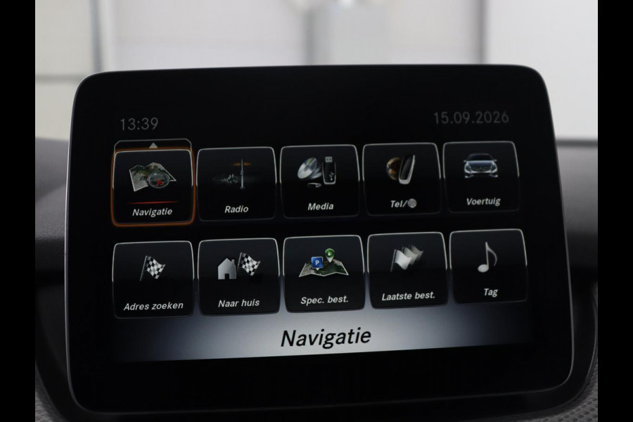 Mercedes-Benz B-klasse 200 Prestige | Panoramadak | Half leder | Stoelverwarming | Cruise control | Navigatie | Bluetooth | Climate control | Park assist | Full LED | 17" velgen