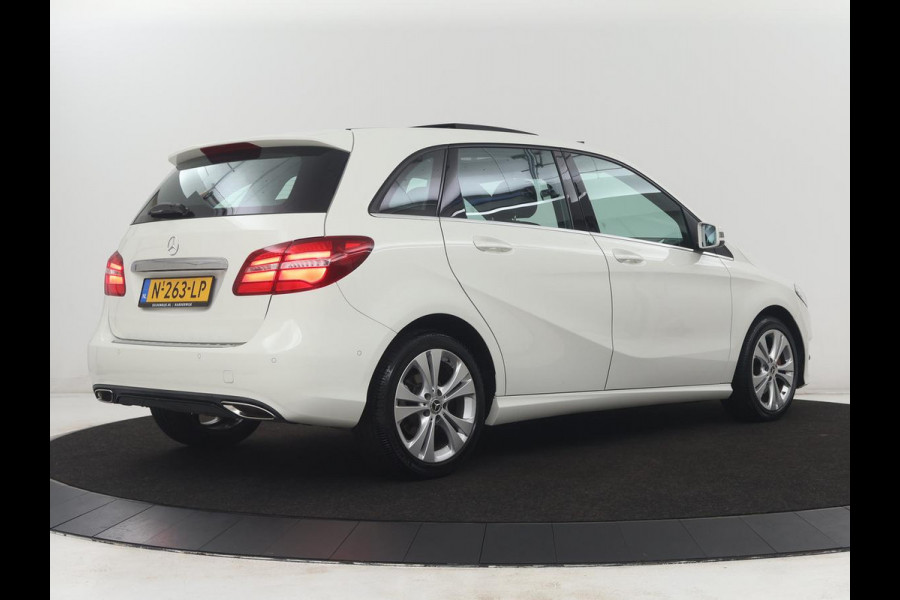 Mercedes-Benz B-klasse 200 Prestige | Panoramadak | Half leder | Stoelverwarming | Cruise control | Navigatie | Bluetooth | Climate control | Park assist | Full LED | 17" velgen