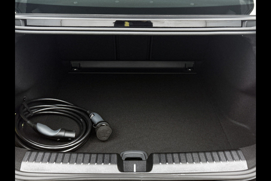 Mercedes-Benz C-Klasse 400 4MATIC Business Solution Luxury 94 kWh | Plus pakket | Parkeerpakket | Vast panoramadak | 19” multispaaks lichtmetalen velgen | URBAN GUARD |