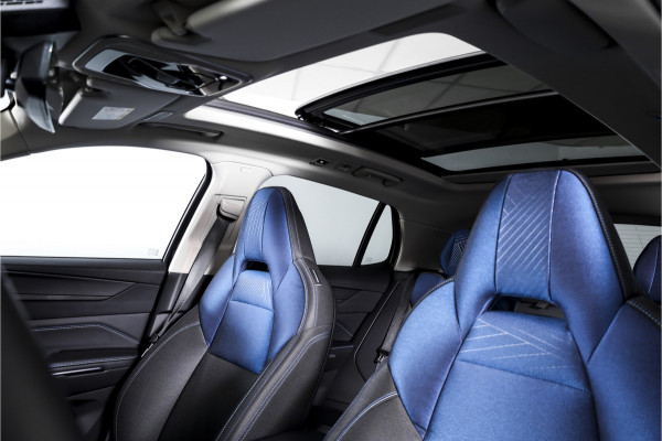Lynk & Co 01 1.5 PHEV 261PK MY22 | Black Pakket | 360 Camera  | 7.4 kWh Boordlader | S/K-panodak | Adapt. Cruise | Memory | Elek. klep | LM 20" |