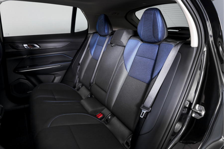 Lynk & Co 01 1.5 PHEV 261PK MY22 | Black Pakket | 360 Camera  | 7.4 kWh Boordlader | S/K-panodak | Adapt. Cruise | Memory | Elek. klep | LM 20" |
