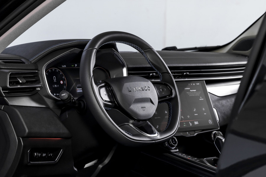 Lynk & Co 01 1.5 PHEV 261PK MY22 | Black Pakket | 360 Camera  | 7.4 kWh Boordlader | S/K-panodak | Adapt. Cruise | Memory | Elek. klep | LM 20" |