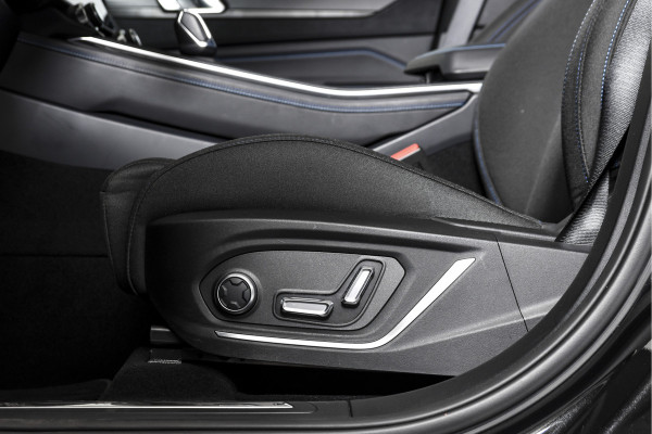 Lynk & Co 01 1.5 PHEV 261PK MY22 | Black Pakket | 360 Camera  | 7.4 kWh Boordlader | S/K-panodak | Adapt. Cruise | Memory | Elek. klep | LM 20" |