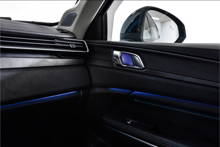 Lynk & Co 01 1.5 PHEV 261PK MY22 | Black Pakket | 360 Camera  | 7.4 kWh Boordlader | S/K-panodak | Adapt. Cruise | Memory | Elek. klep | LM 20" |