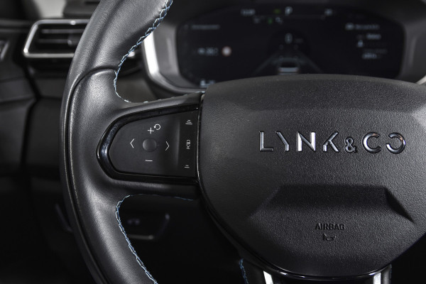 Lynk & Co 01 1.5 PHEV 261PK MY22 | Black Pakket | 360 Camera  | 7.4 kWh Boordlader | S/K-panodak | Adapt. Cruise | Memory | Elek. klep | LM 20" |
