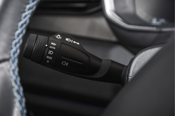 Lynk & Co 01 1.5 PHEV 261PK MY22 | Black Pakket | 360 Camera  | 7.4 kWh Boordlader | S/K-panodak | Adapt. Cruise | Memory | Elek. klep | LM 20" |