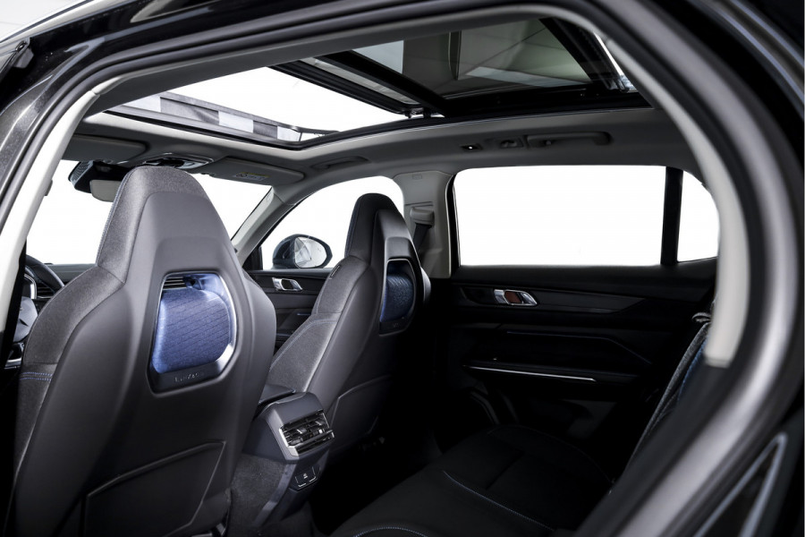 Lynk & Co 01 1.5 PHEV 261PK MY22 | Black Pakket | 360 Camera  | 7.4 kWh Boordlader | S/K-panodak | Adapt. Cruise | Memory | Elek. klep | LM 20" |