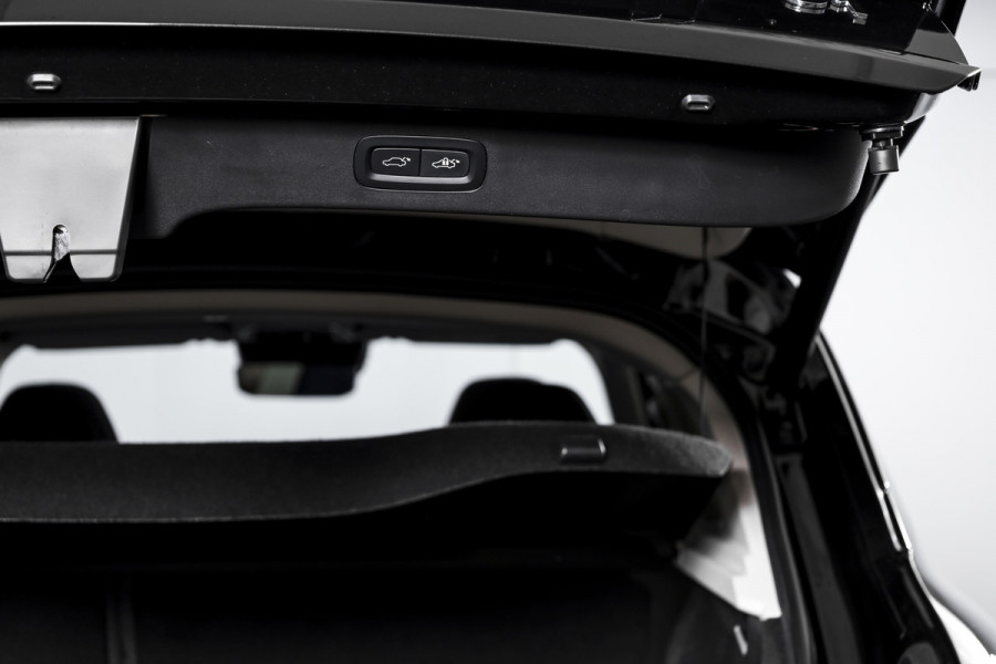 Lynk & Co 01 1.5 PHEV 261PK MY22 | Black Pakket | 360 Camera  | 7.4 kWh Boordlader | S/K-panodak | Adapt. Cruise | Memory | Elek. klep | LM 20" |