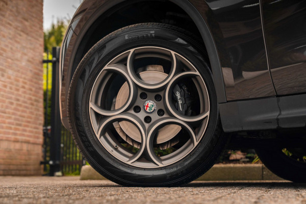 Alfa Romeo Stelvio 2.0 T AWD Super 280 PK Aut. ACC Schuifdak Harman Kardon Stoel/stuurverw. Keyless 19''