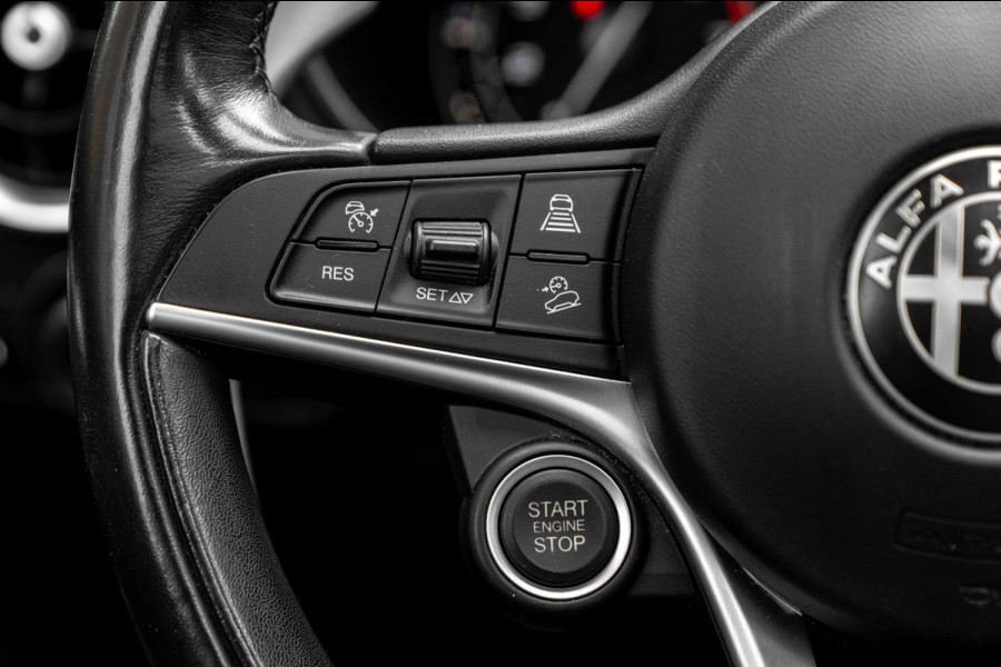 Alfa Romeo Stelvio 2.0 T AWD Super 280 PK Aut. ACC Schuifdak Harman Kardon Stoel/stuurverw. Keyless 19''