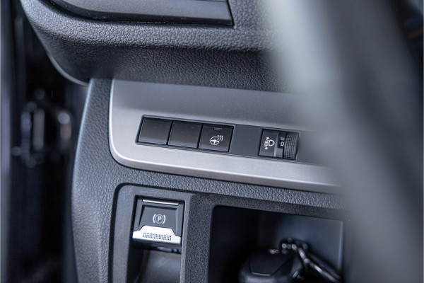 Toyota ProAce Worker 2.0 D-4D Professional DC L3H1 XL | LED | ACC | CarPlay | Camera | Stoel- en stuurwielverwarming | Trekhaak | Navigatie | Keyless entry | Dealer onderhouden | Tot 10 jaar garantie