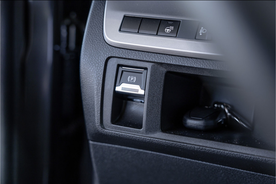 Toyota ProAce Worker 2.0 D-4D Professional DC L3H1 XL | LED | ACC | CarPlay | Camera | Stoel- en stuurwielverwarming | Trekhaak | Navigatie | Keyless entry | Dealer onderhouden | Tot 10 jaar garantie