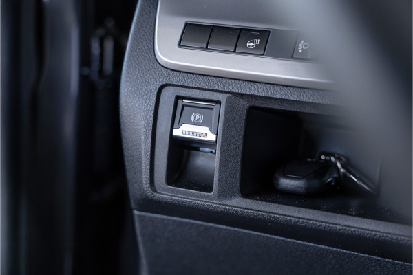 Toyota ProAce Worker 2.0 D-4D Professional DC L3H1 XL | LED | ACC | CarPlay | Camera | Stoel- en stuurwielverwarming | Trekhaak | Navigatie | Keyless entry | Dealer onderhouden | Tot 10 jaar garantie