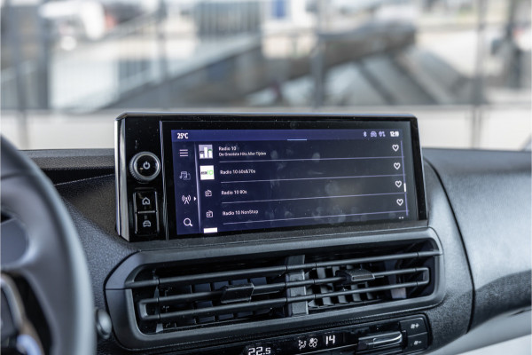 Toyota ProAce Worker 2.0 D-4D Professional DC L3H1 XL | LED | ACC | CarPlay | Camera | Stoel- en stuurwielverwarming | Trekhaak | Navigatie | Keyless entry | Dealer onderhouden | Tot 10 jaar garantie