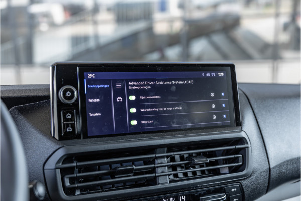 Toyota ProAce Worker 2.0 D-4D Professional DC L3H1 XL | LED | ACC | CarPlay | Camera | Stoel- en stuurwielverwarming | Trekhaak | Navigatie | Keyless entry | Dealer onderhouden | Tot 10 jaar garantie