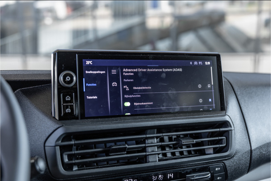 Toyota ProAce Worker 2.0 D-4D Professional DC L3H1 XL | LED | ACC | CarPlay | Camera | Stoel- en stuurwielverwarming | Trekhaak | Navigatie | Keyless entry | Dealer onderhouden | Tot 10 jaar garantie