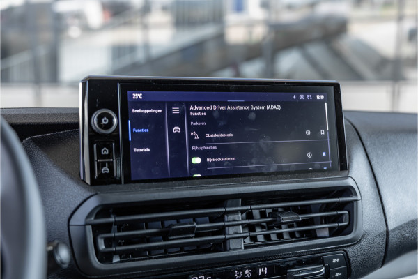 Toyota ProAce Worker 2.0 D-4D Professional DC L3H1 XL | LED | ACC | CarPlay | Camera | Stoel- en stuurwielverwarming | Trekhaak | Navigatie | Keyless entry | Dealer onderhouden | Tot 10 jaar garantie