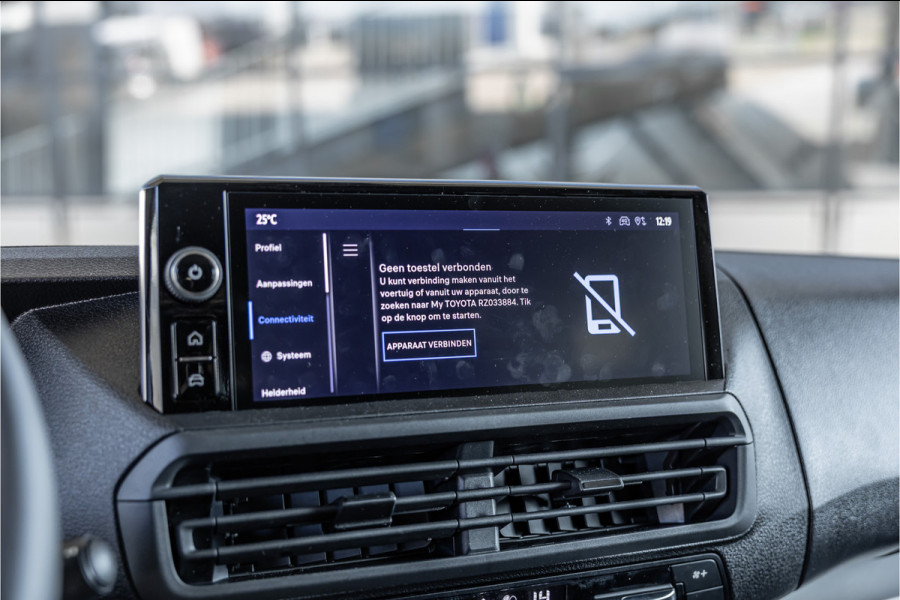 Toyota ProAce Worker 2.0 D-4D Professional DC L3H1 XL | LED | ACC | CarPlay | Camera | Stoel- en stuurwielverwarming | Trekhaak | Navigatie | Keyless entry | Dealer onderhouden | Tot 10 jaar garantie