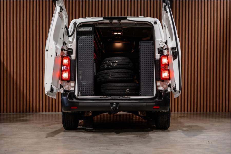 Opel Vivaro 2.0 CDTI L2H1 | L+R Schuifdeur | Automaat | CarPlay | Camera | Stoelverwarming | Trekhaak | F1 Flippers | Cruise control | Bedrijfswageninrichting | 3-Zitter | Nieuwe APK