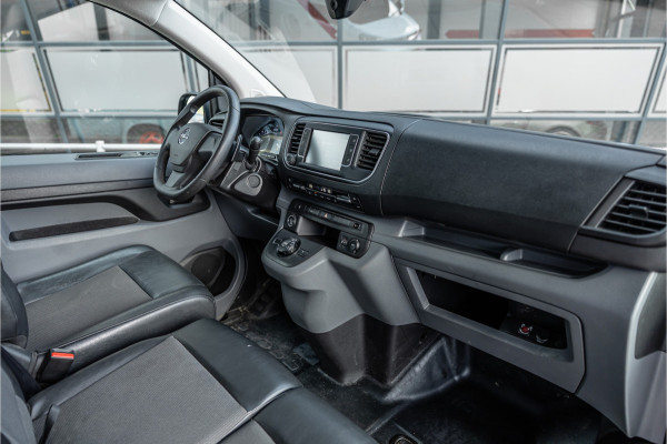 Opel Vivaro 2.0 CDTI L2H1 | L+R Schuifdeur | Automaat | CarPlay | Camera | Stoelverwarming | Trekhaak | F1 Flippers | Cruise control | Bedrijfswageninrichting | 3-Zitter | Nieuwe APK