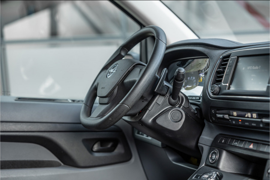 Opel Vivaro 2.0 CDTI L2H1 | L+R Schuifdeur | Automaat | CarPlay | Camera | Stoelverwarming | Trekhaak | F1 Flippers | Cruise control | Bedrijfswageninrichting | 3-Zitter | Nieuwe APK