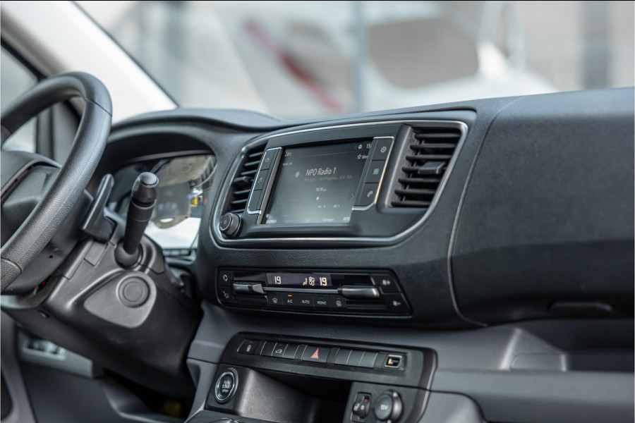Opel Vivaro 2.0 CDTI L2H1 | L+R Schuifdeur | Automaat | CarPlay | Camera | Stoelverwarming | Trekhaak | F1 Flippers | Cruise control | Bedrijfswageninrichting | 3-Zitter | Nieuwe APK