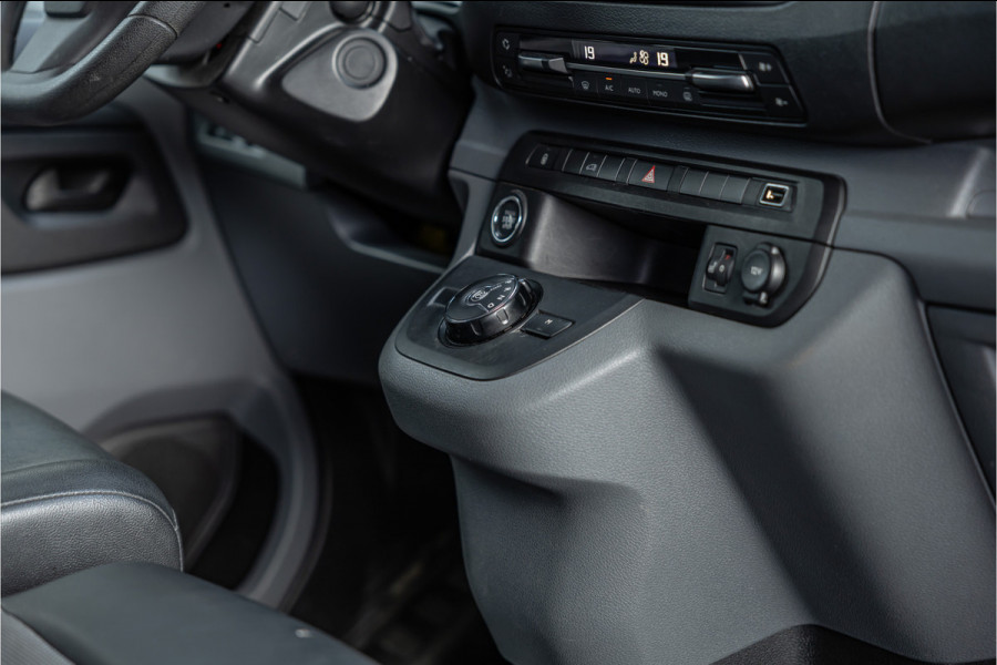 Opel Vivaro 2.0 CDTI L2H1 | L+R Schuifdeur | Automaat | CarPlay | Camera | Stoelverwarming | Trekhaak | F1 Flippers | Cruise control | Bedrijfswageninrichting | 3-Zitter | Nieuwe APK