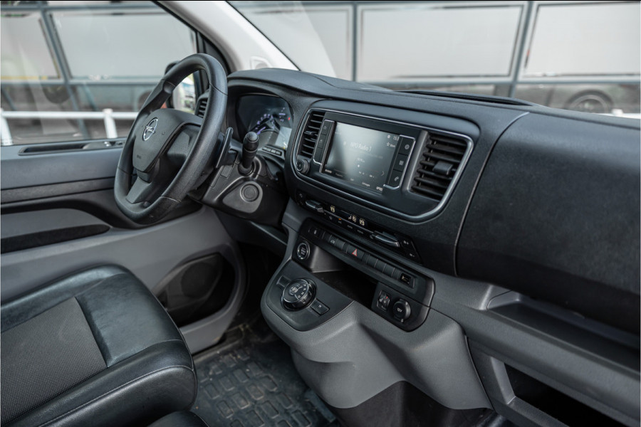 Opel Vivaro 2.0 CDTI L2H1 | L+R Schuifdeur | Automaat | CarPlay | Camera | Stoelverwarming | Trekhaak | F1 Flippers | Cruise control | Bedrijfswageninrichting | 3-Zitter | Nieuwe APK