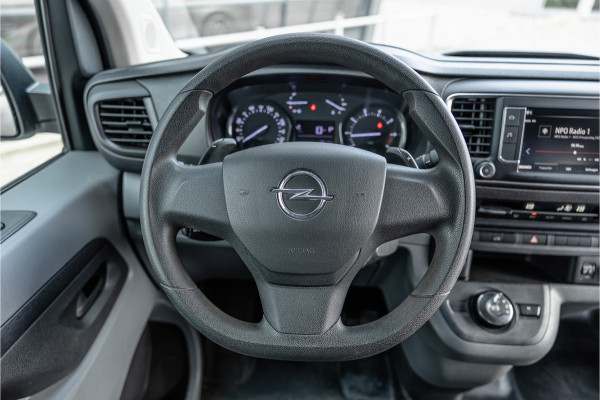 Opel Vivaro 2.0 CDTI L2H1 | L+R Schuifdeur | Automaat | CarPlay | Camera | Stoelverwarming | Trekhaak | F1 Flippers | Cruise control | Bedrijfswageninrichting | 3-Zitter | Nieuwe APK