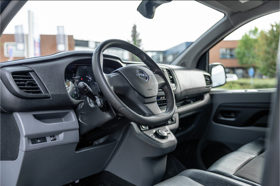 Opel Vivaro 2.0 CDTI L2H1 | L+R Schuifdeur | Automaat | CarPlay | Camera | Stoelverwarming | Trekhaak | F1 Flippers | Cruise control | Bedrijfswageninrichting | 3-Zitter | Nieuwe APK